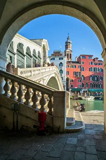 Arch Bridge Prints: Rialto Bridge (Ponte di Rialto), Venice, Veneto, Italy