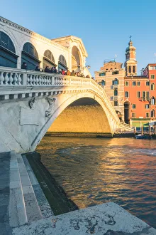 Images Dated 6th February 2018: Rialto bridge at sunset, Venice, Veneto, Italy