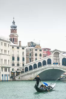Images Dated 1st March 2018: Rialto bridge, Venice, Veneto, Italy. Tourists on gondola under a snowfall