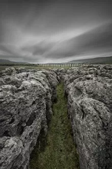 Images Dated 13th October 2021: Ribblehead Viaduct and limestone pavement, Ribble Valley, Yorkshire Dales National Park