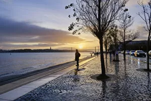 Images Dated 6th April 2022: Ribeira das Naus in a rainy day, along the Tagus river. Lisbon, Portugal (MR)