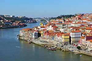 Ribeira district, facing the Douro river, a Unesco World Heritage Site. Oporto, Portugal