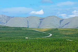 Northern Canada Collection: Richardson Mountains on the Dempster Highway (KM 347 - 405) Dempster Highway, Yukon, Canada