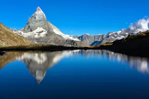 Images Dated 19th May 2016: Riffelsee Lake, Matterhorn, Switzerland 