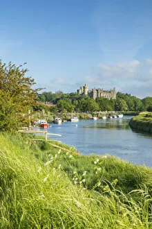 Images Dated 1st June 2020: River Arun & Arundel Castle, Arundel, West Sussex, England, UK