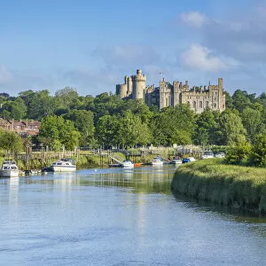 Images Dated 1st June 2020: River Arun & Arundel Castle, Arundel, West Sussex, England, UK