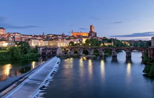 Images Dated 1st July 2022: River Tarn at Albi, UNESCO World Heritage Site, Midi-Pyrenees, Occitanie, France
