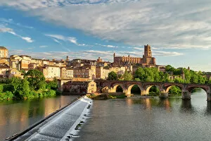 Images Dated 1st July 2022: River Tarn at Albi, UNESCO World Heritage Site, Midi-Pyrenees, Occitanie, France