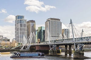 Images Dated 31st March 2020: The River Thames and Hungerford Bridge and Golden Jubilee Bridges, London, England