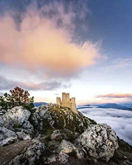 Images Dated 25th September 2020: Rocca Calascio old castle in the wild Gran Sasso landscape at sunset. Abruzzo, Italy