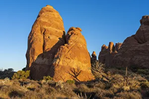 Images Dated 7th January 2020: Rock formation illuminated by rising sun, Skyline Arch Trail, Arches National Park, Utah
