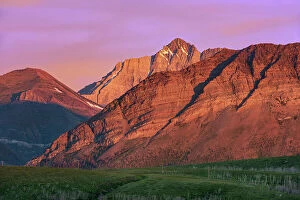 Images Dated 5th June 2023: Rocky Mountains at sunrise. Waterton Lakes National Park, Alberta, Canada
