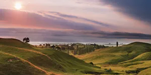 Quiet Gallery: Rolling hills near Matamata at sunrise