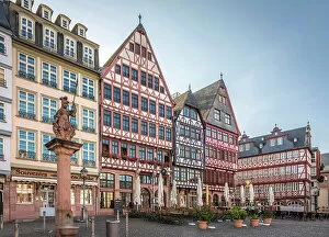 Images Dated 3rd November 2022: Romerberg square with historic half-timbered houses and Kaiserdom, Frankfurt, Hesse, Germany