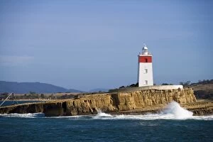 Hobart Gallery: ron Pot lighthouse at the entrance to Hobart and the River Derwent Estuary