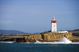 Hobart Gallery: ron Pot lighthouse at the entrance to Hobart and the River Derwent Estuary