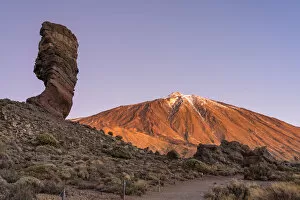 Images Dated 3rd March 2020: Roque Cinchado with mount Teide in background. Teide national park, Tenerife