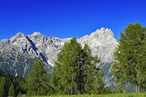 Images Dated 4th February 2015: Rotwandwiesen before Dreischusterspitze, Alta Pusteria, Sexten Dolomites, South Tyrol