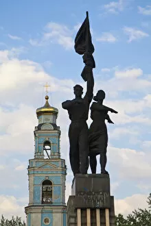 Images Dated 25th May 2010: Russia, Ekaterinburg (Yekateringburg), Statue infront of Ascensin Cathedral