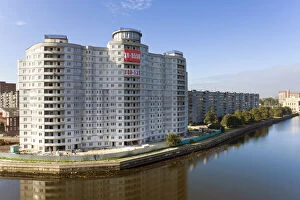 Russia, Kaliningrad, modern apartment building along the Pregolya river