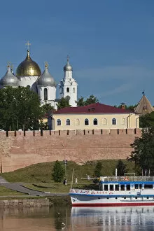 Images Dated 28th November 2011: Russia, Novgorod Oblast, Veliky Novgorod, Novgorod Kremlin, view from the Volkhov River