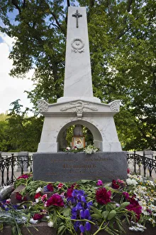 Images Dated 28th November 2011: Russia, Pskovskaya Oblast, Pushkinskie Gory, Svyatagorsky Monastery, grave of Alexander