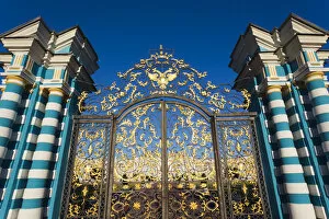 Images Dated 28th November 2011: Russia, St. Petersburg, Pushkin-Tsarskoye Selo, Catherine Palace, palace gate