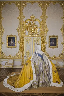 Images Dated 28th November 2011: Russia, St. Petersburg, Pushkin-Tsarskoye Selo, Catherine Palace, Ball Gown of Czarina