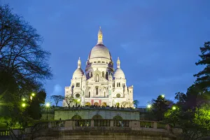 Sacre-Coeur Basilica on the hill of Montmartre at night, Paris, Ile-de-France, France