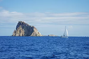 Images Dated 9th May 2016: Sailing at Basiluzzo Cliff, Panarea, Aeolian Islands, Sicily, Italy, Europe