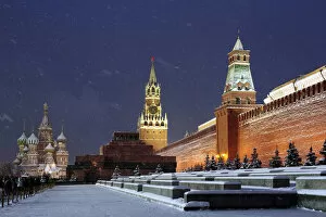 Images Dated 30th November 2011: Saint Basils Cathedral at night, Red square, Moscow, Russia