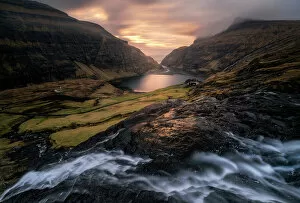 Images Dated 31st October 2022: Saksun Waterfall, Isole Faer Oer, Faroe Islands, Denmark