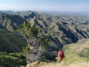 Images Dated 2nd December 2005: A Samburu warrior looks out over a vast expanse of