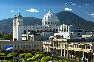 Images Dated 21st May 2013: San Salvador, El Salvador, Plaza Libertad, Metropolitan Cathedral Of The Holy Savior