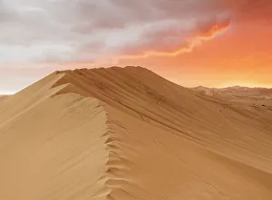 Images Dated 8th November 2017: Sand Dunes of Ica Desert near Huacachina at sunset, Ica Region, Peru