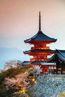 Images Dated 31st October 2018: Sanjunoto pagoda of Kiyomizu-dera Buddhist temple, Kyoto, Japan