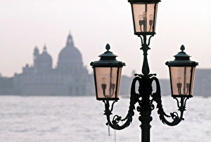 <b class=qtipBold><figcaption>Santa Maria Della Salute</figcaption></b><br>Santa Maria Della Salute, Venice, Italy<br><em>© Jon Arnold</em> Santa Maria Della Salute