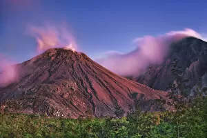 Guatemala Gallery: Santiaguito volcano - Guatemala, Quezaltenango, Santiaguito, from Finca El Faro