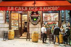 Street Scene Collection: Scenic night view of a bar restaurant in the Barrio de Las Letras or Literary Quarter, Madrid, Spain