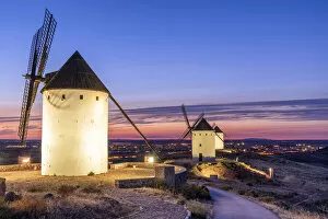 Images Dated 26th August 2021: Scenic sunset view over the old Spanish windmills in Alcazar de San Juan