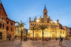 Images Dated 13th January 2023: Scenic twilight view of the old town, Valencia, Spain
