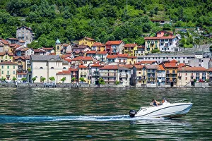 Lago Prints: Scenic view of Lake Como, Lombardy, Italy