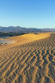 Scenic view of Mesquite Flat Sand Dunes and rocky mountains in desert, Death Valley National Park, Eastern California, California, USA