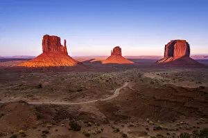 Images Dated 7th January 2020: Scenic view of The Mitten buttes at sunset, Monument Valley, Arizona, USA