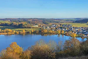 Images Dated 27th November 2018: Schalkenmehren maar lake, Eifel, Rhineland-Palatinate, Germany
