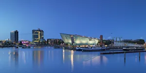 Images Dated 14th November 2016: Science Centre NEMO and Oosterdok (East Dock) at dusk, Amsterdam, Netherlands