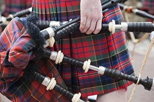 Images Dated 26th July 2010: Scotland, Edinburgh, The Royal Mile, Hand Holding Bagpipes