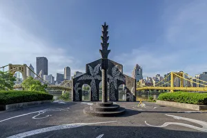 Sculpture and the Pittsburgh skyline, Pennsylvania, USA
