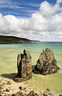 Images Dated 23rd November 2009: Sea stacks on Garry beach, Isle of Lewis, Hebrides, Scotland, UK