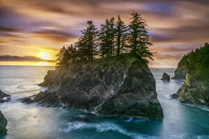 Images Dated 13th October 2017: Sea Stacks at Sunset, Samuel H. Boardman State Scenic Corridor, Oregon, USA
